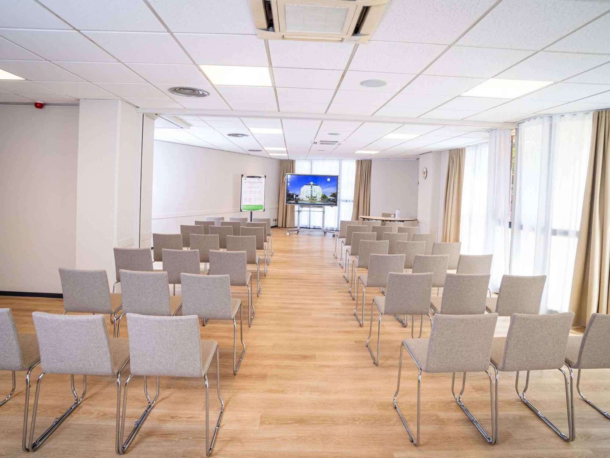 Ibis Styles Centre Hotel 3*
